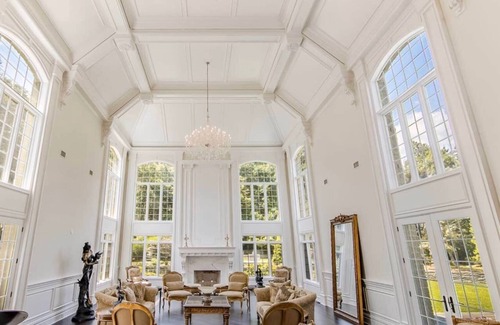Saddle River Maison | Luxurious white brick villa