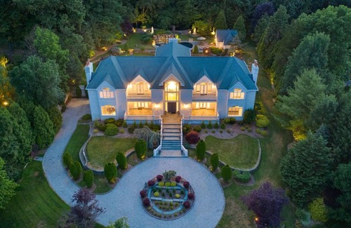 Saddle River Maison | Luxurious white brick villa
