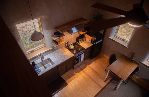 Trumansburg Cabine | Luxuriously Crafted Earthen FLX Cottage Retreat