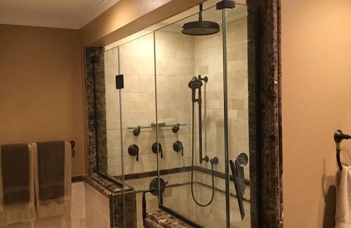 Lake Ronkonkoma Appartement | Luxury 1 Bedroom walking distance from Lake Ronkonkoma and close to the Hamptons