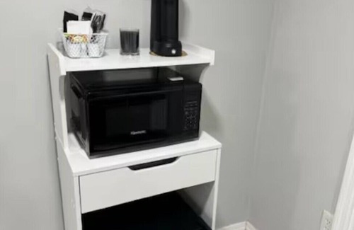 North Valley Stream Maison | Luxury 1 bedroom house with AC WiFi private entrance in a wonderful neighborhood