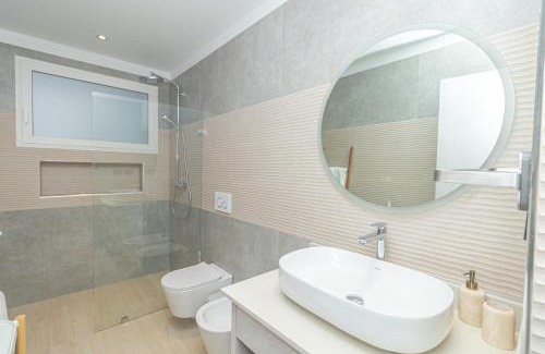 Dominicus Appartement | Luxury 1 BR at Aqua Esmeralda Private Beach Access