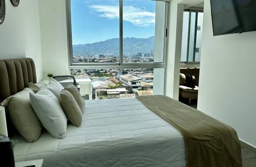 Cinco Esquinas Appartement | Luxury 12th Floor Apartment with Views - Downtown San Jose Pool and Gym