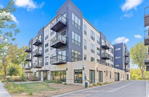 St. Anthony West Appartement | Luxury 1BD DT Roof top Gym Street Parking