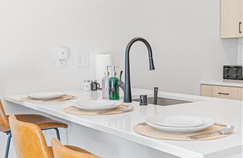 St. Anthony West Appartement | Luxury 1BD DT Roof top Gym Street Parking