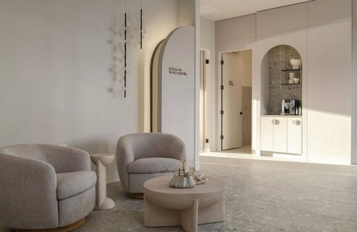 Dunning Appartement | Luxury 1BD residence w/parking. Gated and safe. 15 mins from O’Hara