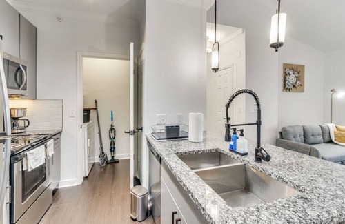 McNeil Appartement | Luxury 1Bedroom Apt with Pool