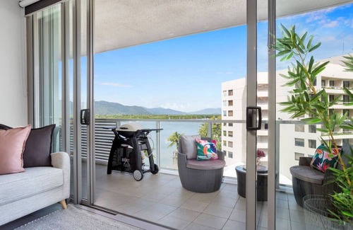 Cairns Central Business District Appartement | Luxury 1BR Apartment @ Harbour Lights Cairns