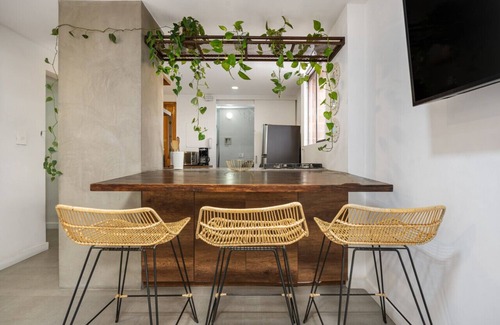 La Aguacatala Appartement | Luxury 1BR Apartment near Oviedo with AC