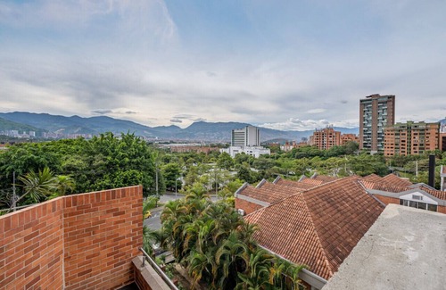 La Aguacatala Appartement | Luxury 1BR Apartment near Oviedo with AC