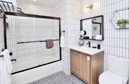 Central Business District Appartement | 🔰Luxury 1BR Apt Kng Bed Rooftop DwnTwn Newark 5🌟