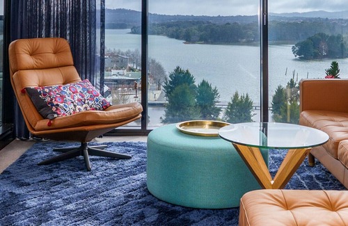 Belconnen Appartement | Luxury 1BR Apt with Lake Views in Belconnen