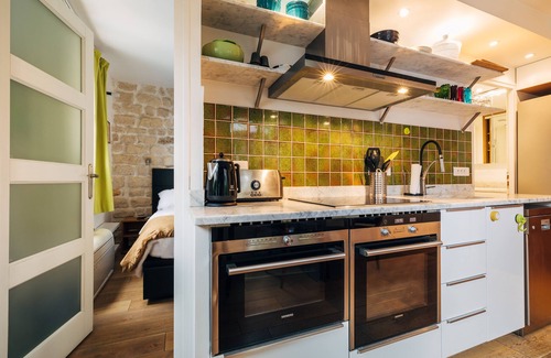 Quartier de la Folie-Mericourt Appartement | luxe 1BR calme cuisine entièrement équipée laveuse / sécheuse a / c