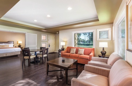 Paradise Valley Village Station Balnéaire | Luxe 1BR avec golf sur place, terrasse privée, bain à remous, piscine et plus