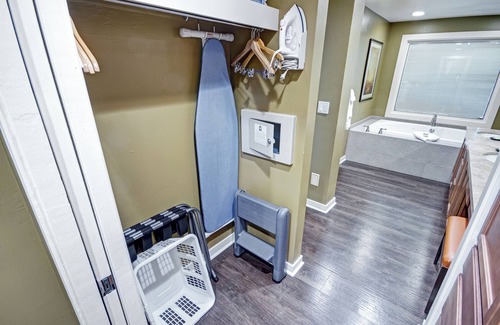 Paradise Valley Village Station Balnéaire | Luxe 1BR avec golf sur place, terrasse privée, bain à remous, piscine et plus
