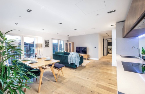 Vauxhall Appartement | Luxury 2 BD with Gym Pool Sauna next US embassy and 8 min to London Eye Big Ben