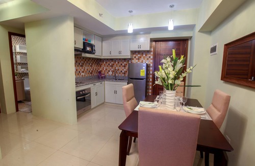 Cebu Appartement | Tout l'appartement de luxe à 2 lits et 2 salles de bain, au coeur de la ville de Cebu avec d'excellentes vues