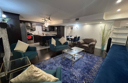 Meadowvale Village Maison | Luxury 2 Bed Room,1.5 Bath, Full Kitchen, Rental Bsmt Unit Near Toronto Airport!