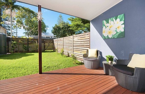Yamba Maison | LUXURY 2 BED! Spacious & central to everything! 2bed 1.5 bath, wifi, garage+++