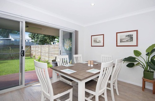 Yamba Maison | LUXURY 2 BED! Spacious & central to everything! 2bed 1.5 bath, wifi, garage+++
