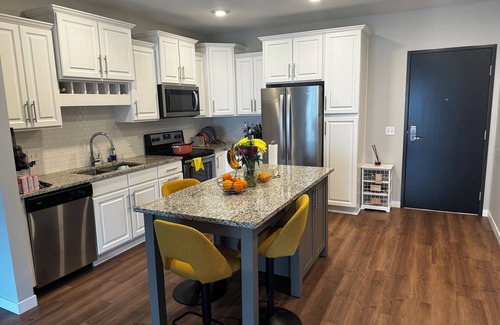Maple Grove Appartement | Luxury 2 bedroom apartment In the heart of Maple Grove MN