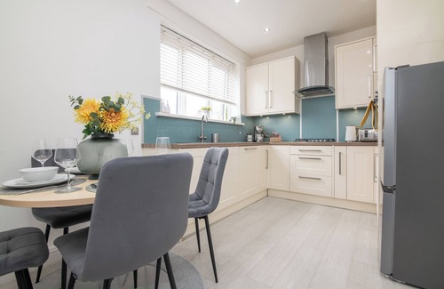 Oldbury Maison | Luxury 2 Bedroom Home Near Birmingham - Fast WiFi