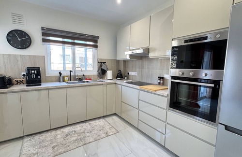 Larnaca City Centre Appartement | Luxury 2 bedroom Larnaka Center