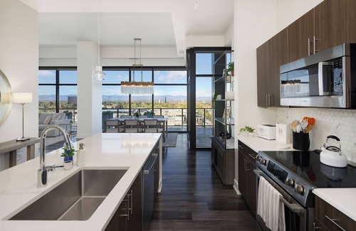 Cherry Creek Appartement | Luxury 2 bedroom penthouse with mountain views from every room