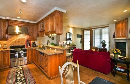 Aspen Copropriété | Condo de luxe 2 BR / 3 BA - # 419 à pied des ascenseurs et du centre-ville