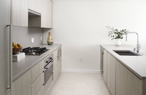 Belltown Hôtel | Luxury 2-BR ADA Suite w/ Pools, Gym, Gourmet Kitchen & Prime Seattle Location!