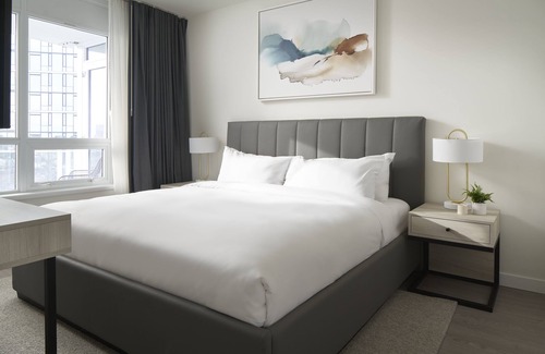 Belltown Hôtel | Luxury 2-BR ADA Suite w/ Pools, Gym, Gourmet Kitchen & Prime Seattle Location!