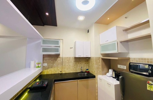 Kadadhe Appartement | Luxury 22nd-Floor Studio with Golf, River & Skyline Views in Pune