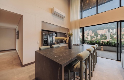 Alejandria Appartement | Luxury 2490 sqft Duplex with unbeatable city view with pool and gym