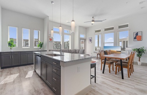 Vista Del Pueblo Appartement | Luxury 2BD/2BA Near Airport 8183