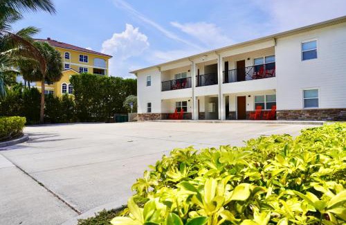 Crescent Beach Maison | Luxury 2BD 2BTH Condo 5