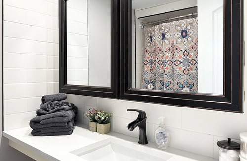Hickory Hills Appartement | Luxury 2bdr&2bath/Fast WiFi/4KTVs/Free parking/Comfy beds/Getaway