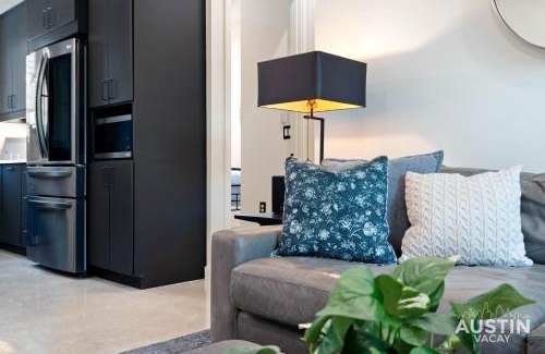 East MLK Maison | Luxury 2BR 2BA East Austin retreat w yard, deck and garage parking by Austin Vacay
