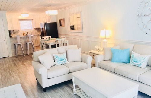 North Carolina Coast Copropriété | Condo de luxe 2BR, 2BA au dernier étage avec vue imprenable sur l'océan et la piscine!