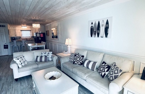 North Carolina Coast Copropriété | Condo de luxe 2BR, 2BA au dernier étage avec vue imprenable sur l'océan et la piscine!