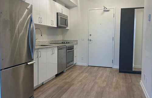 East Village Appartement | Luxury 2BR Condo in Downtown Calgary | Free Parking | Walk to Stampede & C-Train