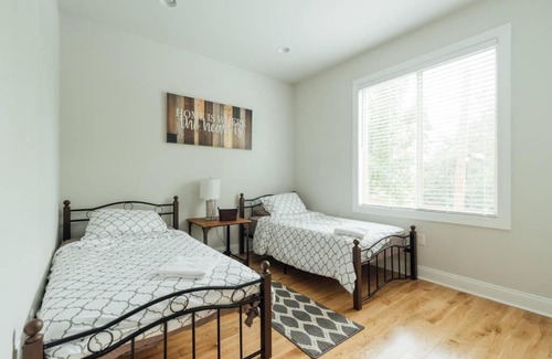 South Philadelphia Maison | Luxury 3 bed near PENN / CHOP with skyline view!