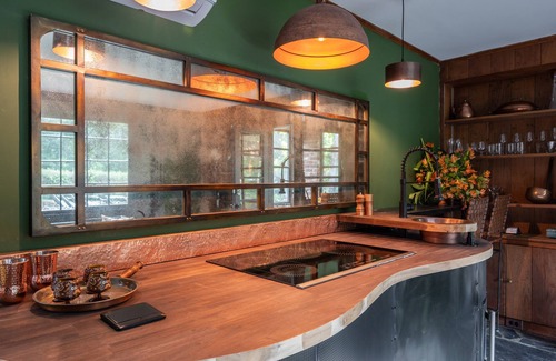 Lewis Mountain Maison | Luxury 3-bedroom House at UVA - Outdoor Fireplace