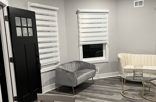 Westwood Maison | Luxury 3 Bedroom Apartment Downtown , Next to Train & Bus to NYC