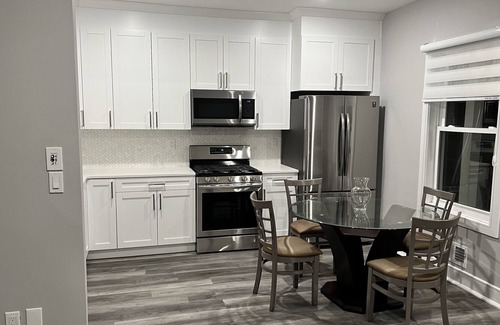 Westwood Maison | Luxury 3 Bedroom Apartment Downtown , Next to Train & Bus to NYC