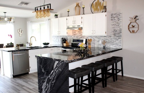 Glendale Maison | Stadium Backyard Oasis: Heated Pool Game Rm, Golden Tee, Spring Training Fun,KQQ