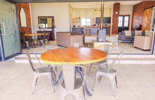 Dullstroom Maison | Luxury 3-bedroom house in welcoming Dullstroom with WiFi