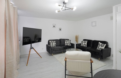 Noel Park Maison | Luxury 3 Bedroom house in london