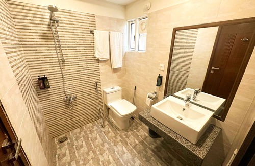 Karachi Appartement | Luxury 3 Bedrooms Cozy Apartment on Shahrah-e-Faisal