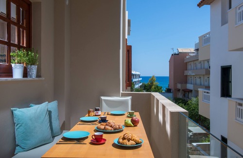Hersonissos Centre Appartement | Luxe 3 BR, 120 m². maison dans le centre de Hersonissos, à 1 minute de la mer.