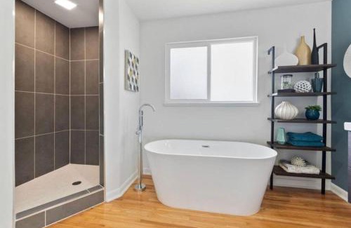 Virginia Village Maison | Luxury 3b-3b- Hot tub, Sauna, Personal Gym